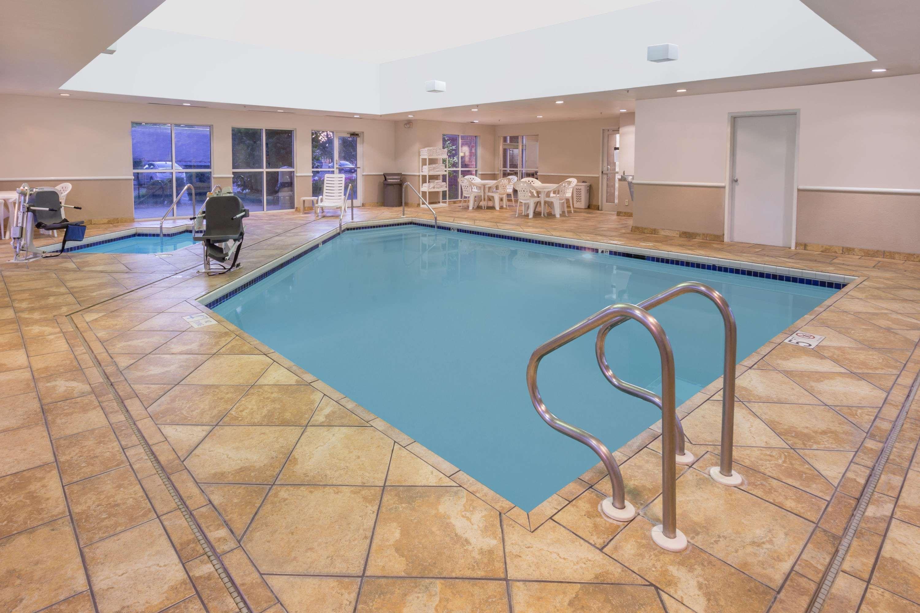 Super 8 By Wyndham South Madison
