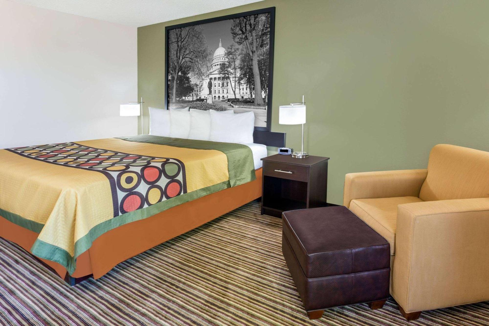 Super 8 By Wyndham South