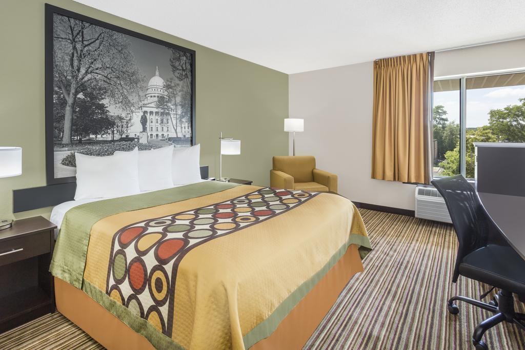 Super 8 By Wyndham South