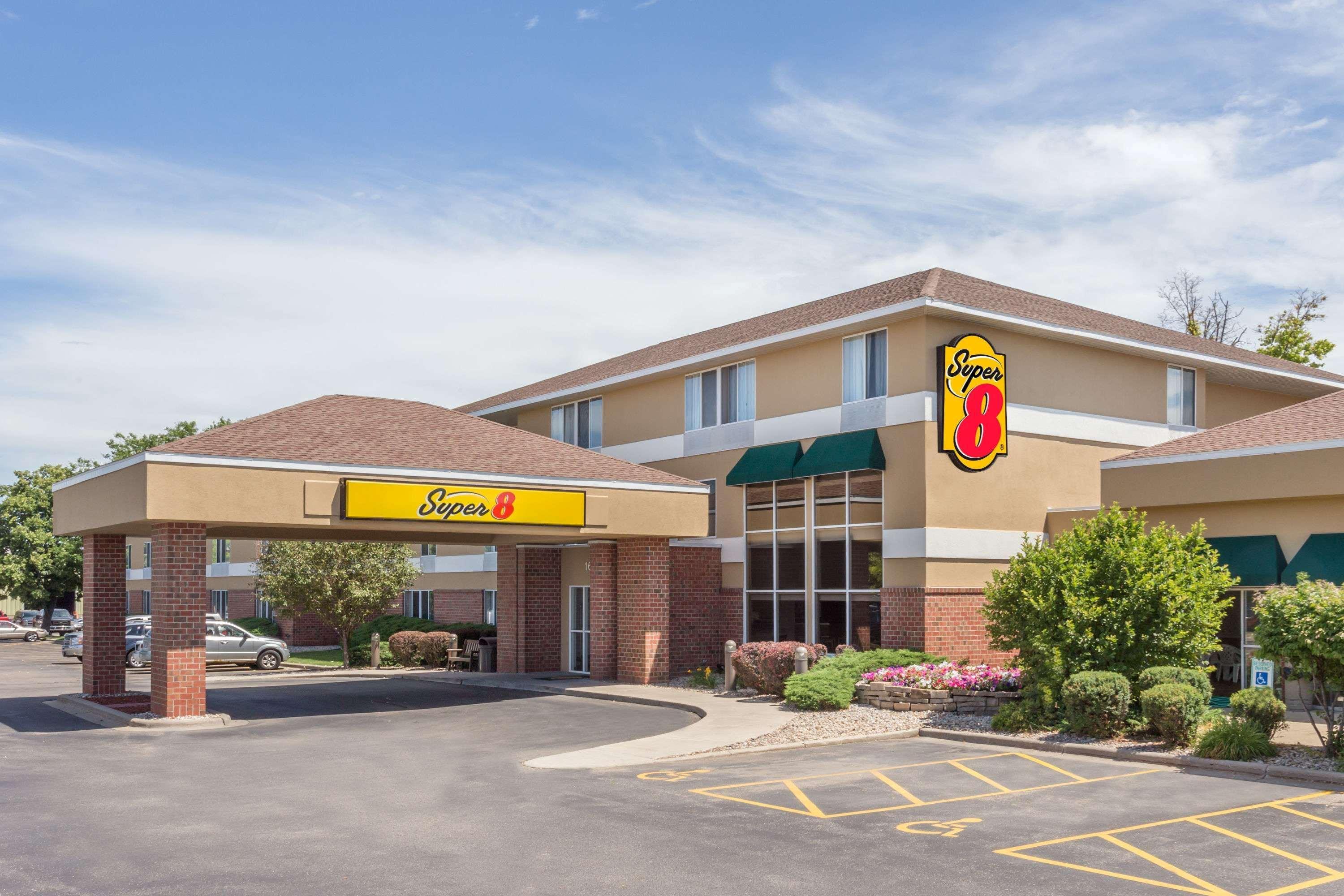 Super 8 By Wyndham South Motel 3*