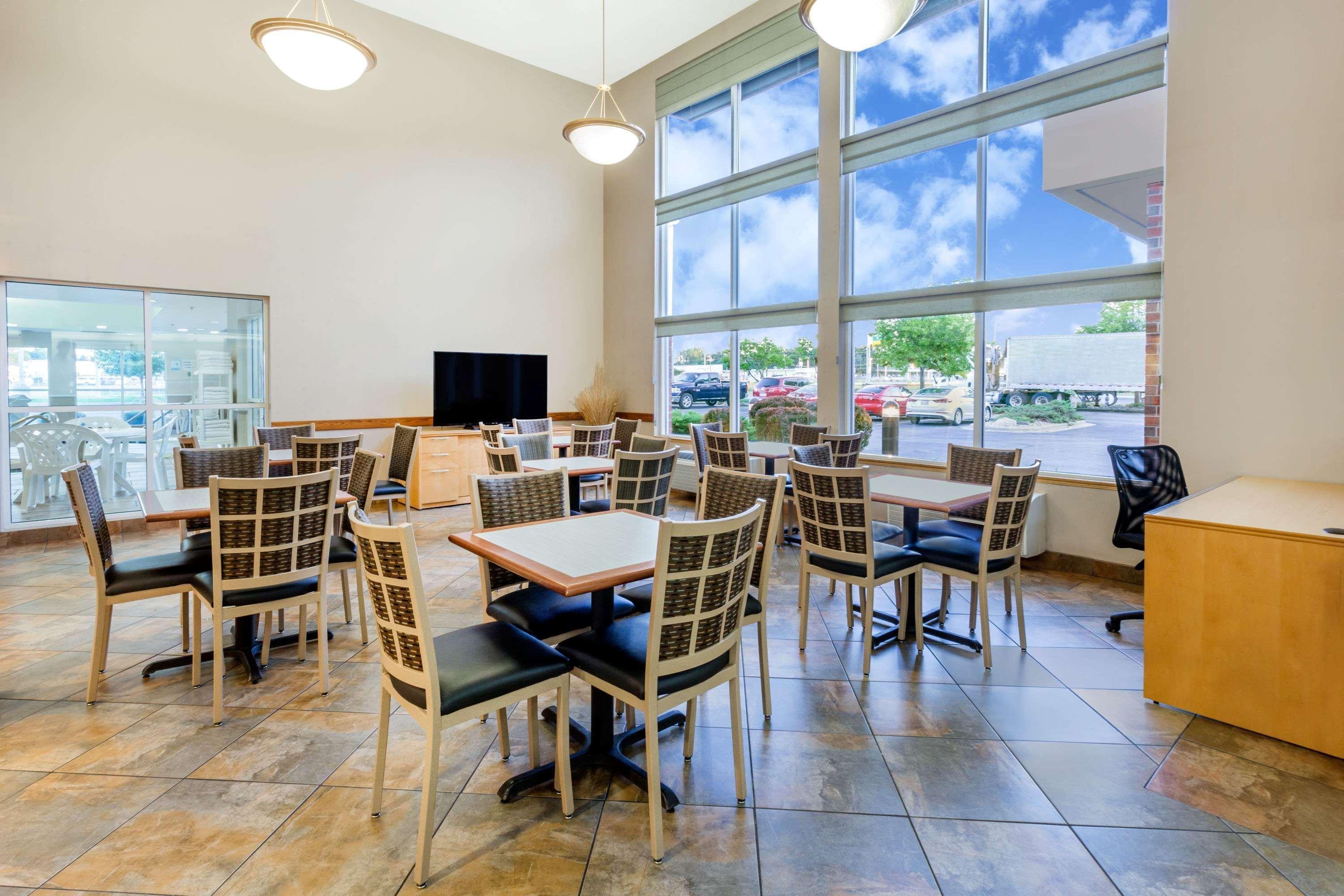 Super 8 By Wyndham South Motel 3*