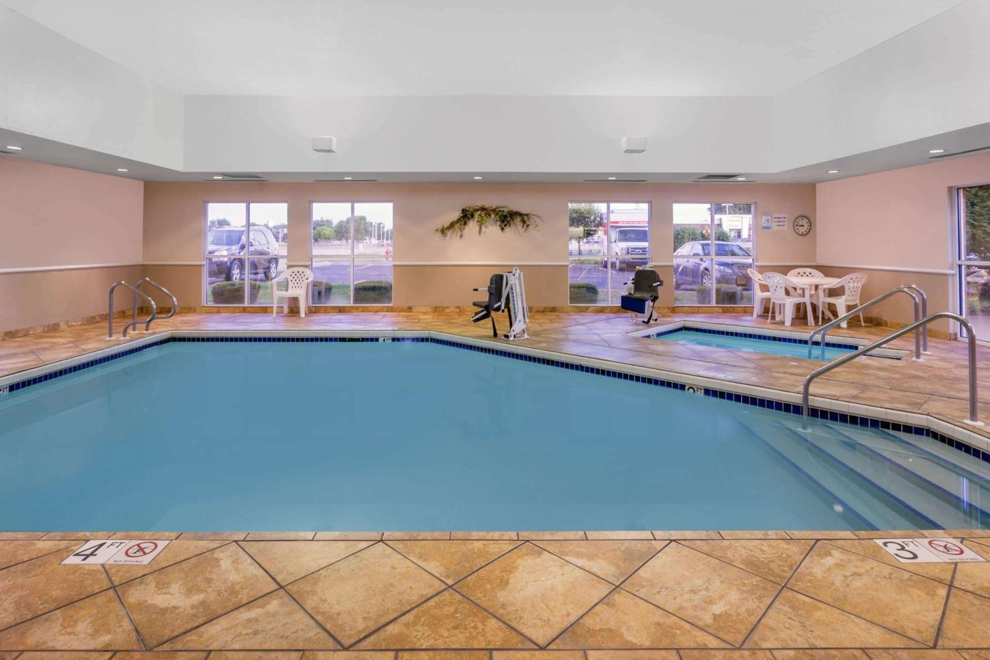 Motel Super 8 By Wyndham South Madison