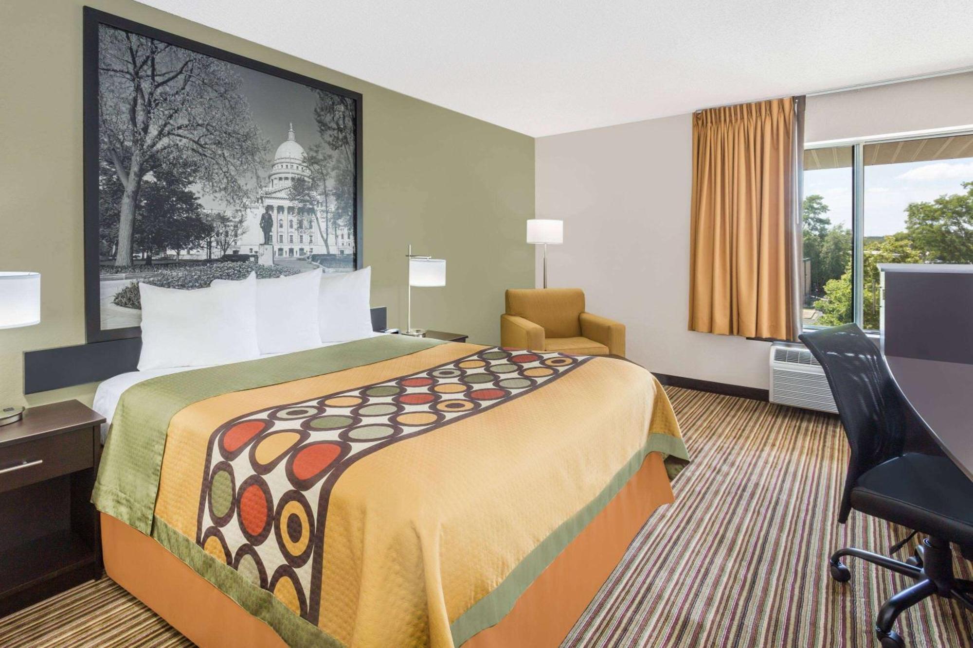 Super 8 By Wyndham South 3*